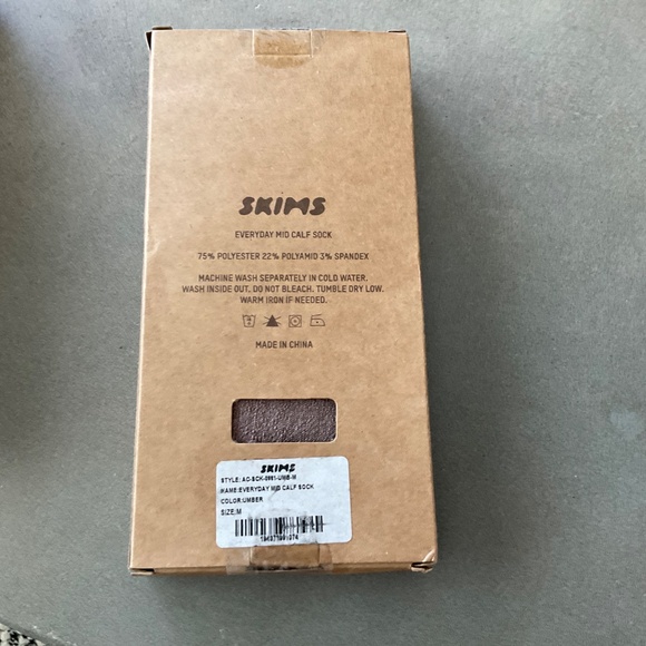 #83 NWT SKIMS EVERYDAY MID CALF SOCK COLOR:UMBER SIZE: MEDIUM - Picture 2 of 3